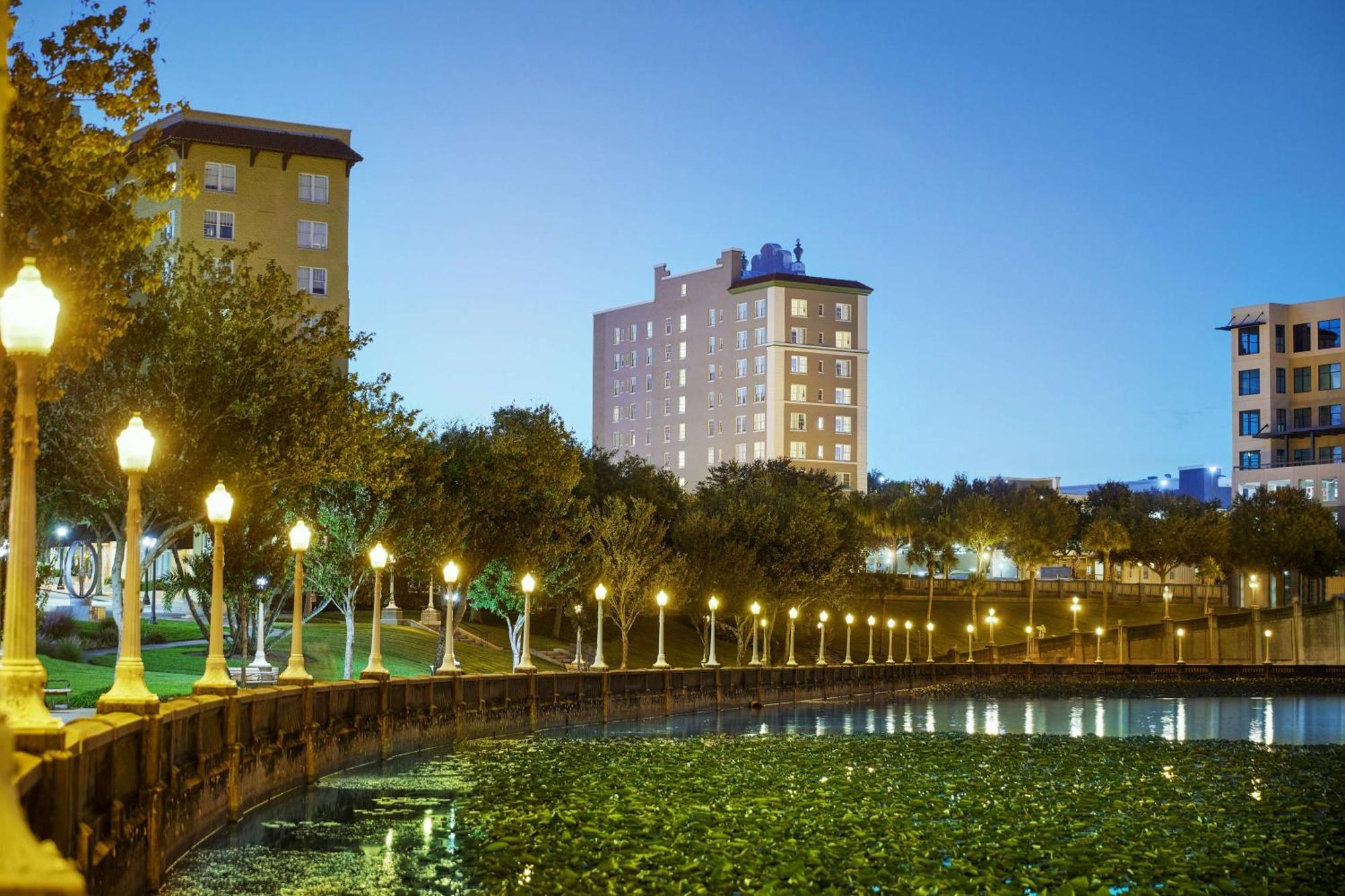 The Terrace Lakeland, Tapestry Collection By Hilton Hotel